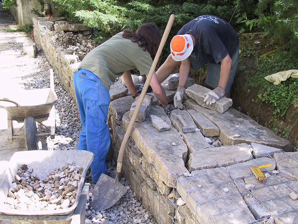 Construcción artesanal muro seco sin argamaza, en opus incertum.